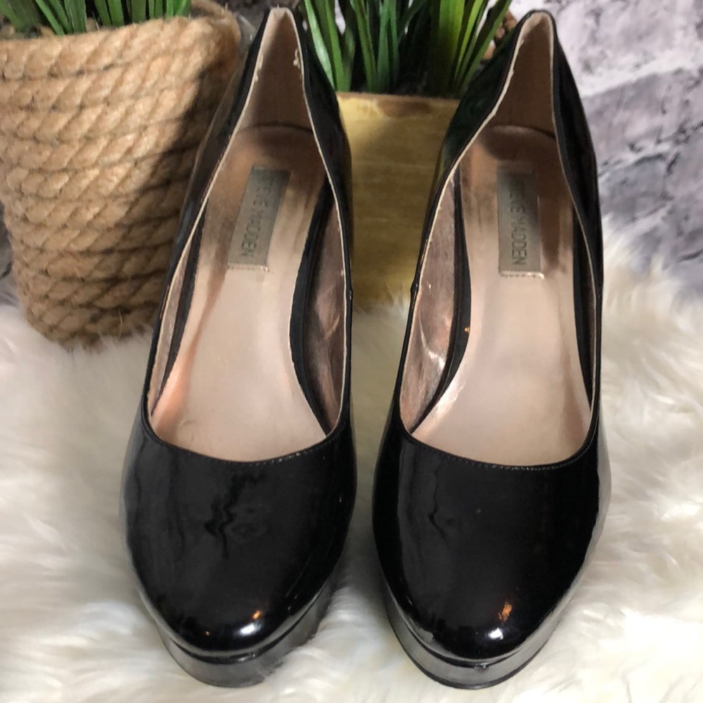 Steve Madden Pumps. Black.